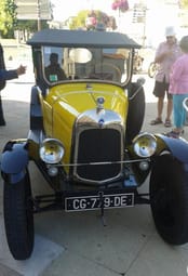 Voiture ancienne à Surgères